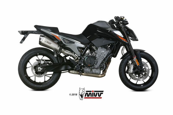 MIVV Delta Race Muffler i rostfritt stål med kolfiberändlock monterad på KTM Duke 790, visad från sidan. Perfekt för tuning och reservdelar.