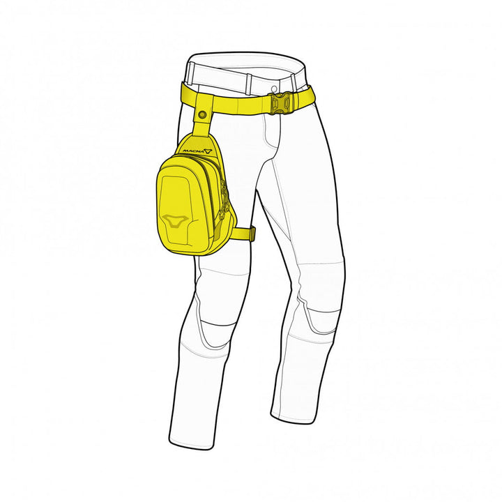 Illustration av Macna Benväska Extended Svart fäst runt midja och lår. Perfekt för motorcyklister som behöver extra förvaringsutrymme.